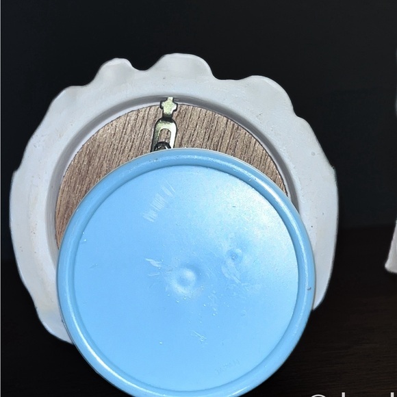 Beautiful Bisque Angel Rotating Musical Figurine in EXCELLENT vintage condition - Picture 8 of 8